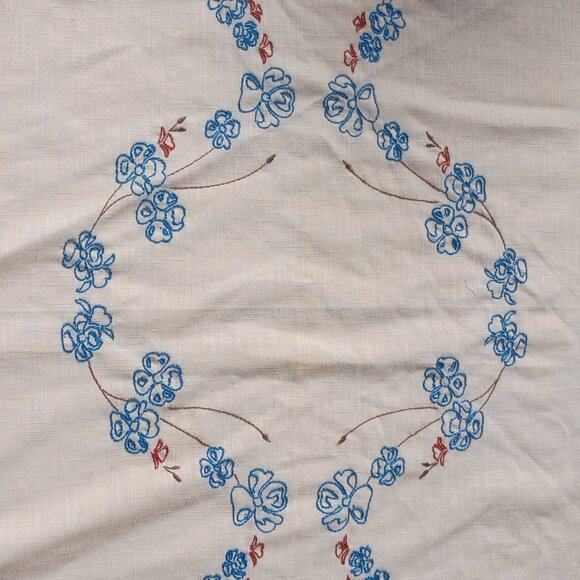 Vintage Embroidered Tablecloth Beige Linen Oblong Handcrafted Floral Needlepoint - Picture 5 of 10